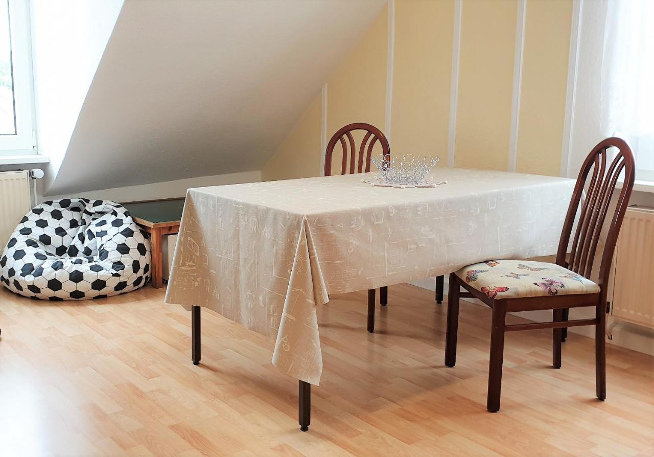 Apartment Bayreuth, Grosse Ferienwohnung Im Haus Mit Kunst, 3 Schlafzimmer, Kueche, Parkplatz Exterior foto