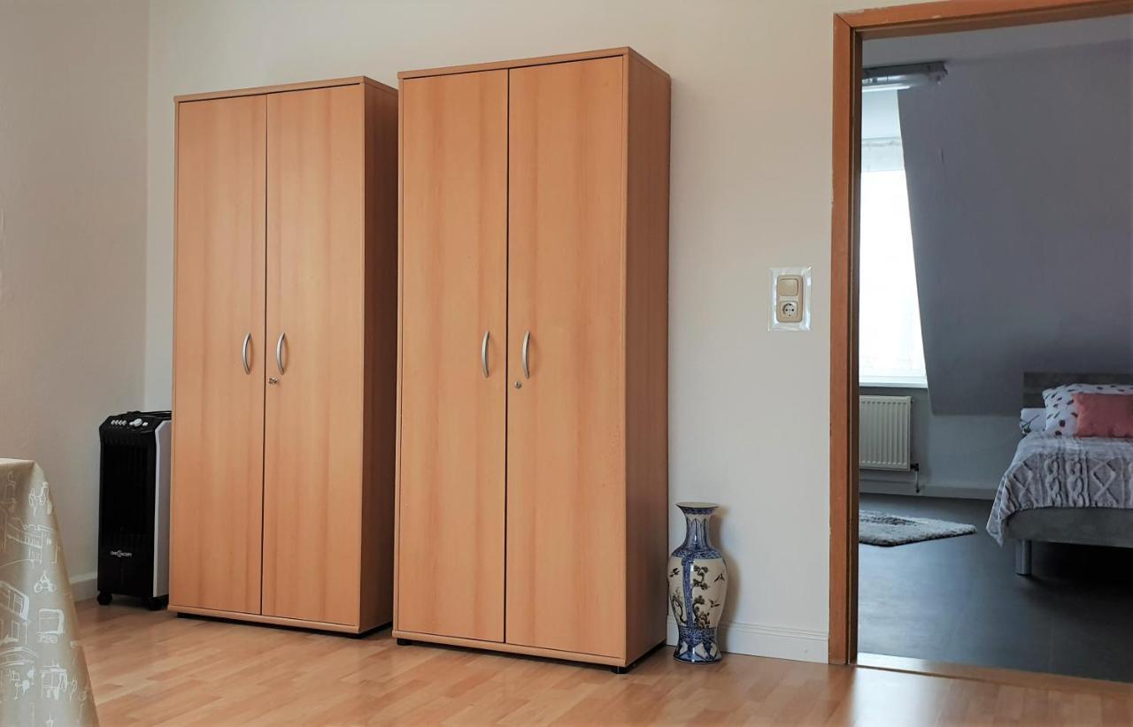 Apartment Bayreuth, Grosse Ferienwohnung Im Haus Mit Kunst, 3 Schlafzimmer, Kueche, Parkplatz Exterior foto