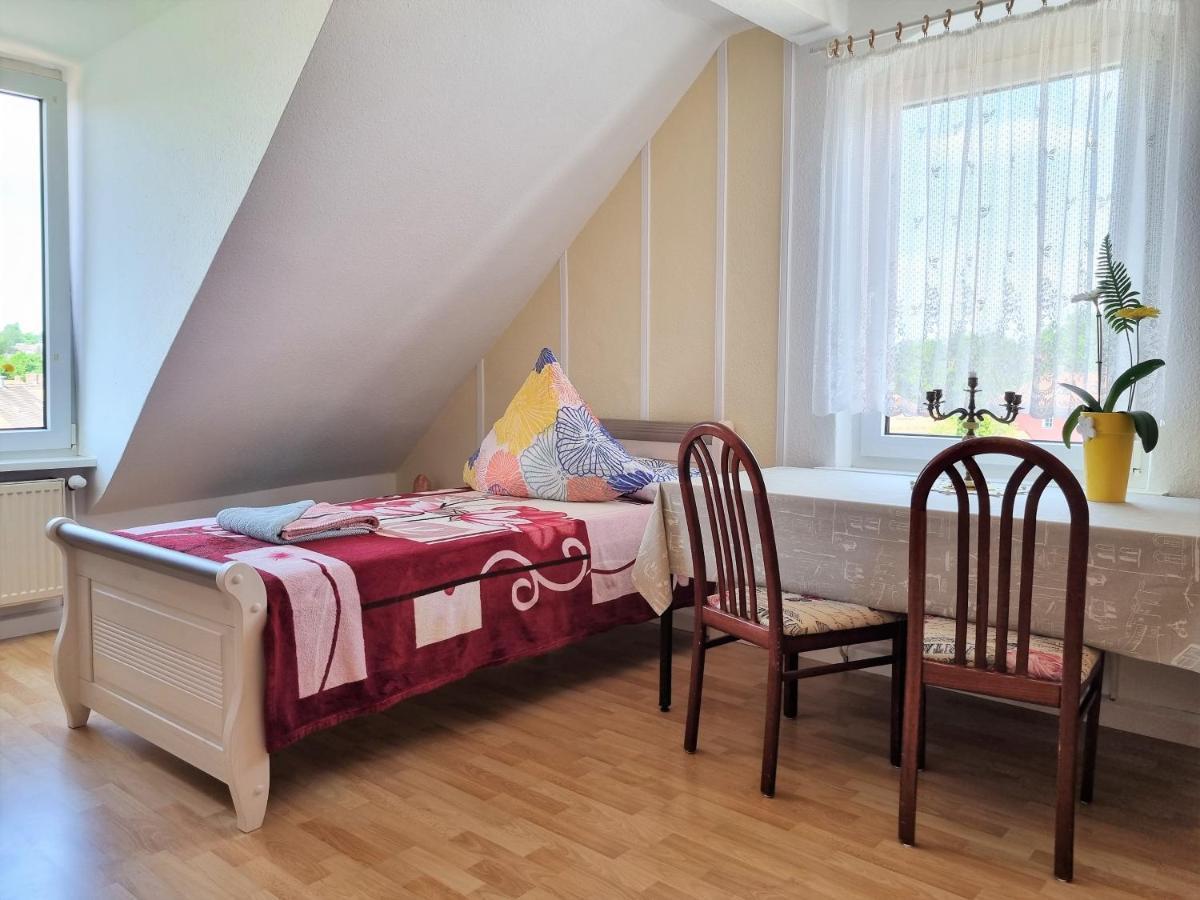 Apartment Bayreuth, Grosse Ferienwohnung Im Haus Mit Kunst, 3 Schlafzimmer, Kueche, Parkplatz Exterior foto