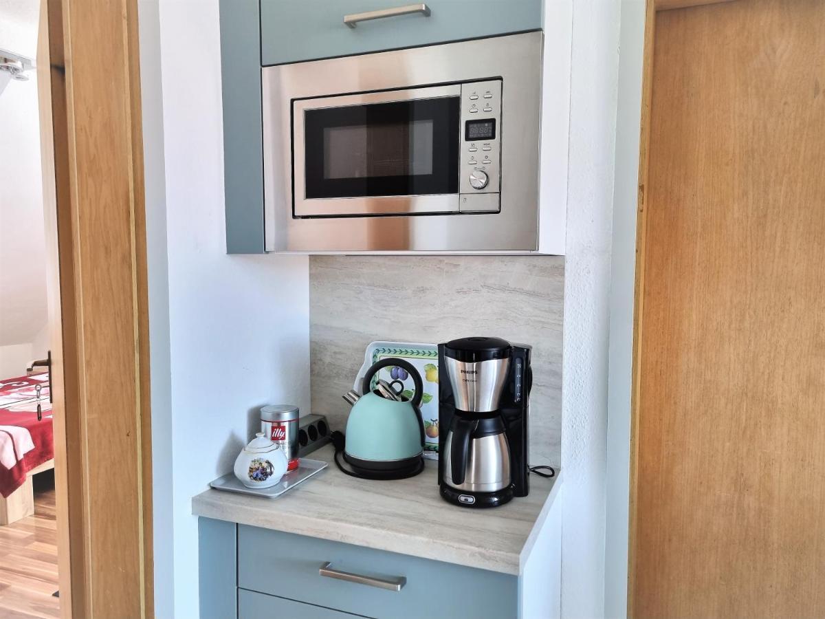 Apartment Bayreuth, Grosse Ferienwohnung Im Haus Mit Kunst, 3 Schlafzimmer, Kueche, Parkplatz Exterior foto