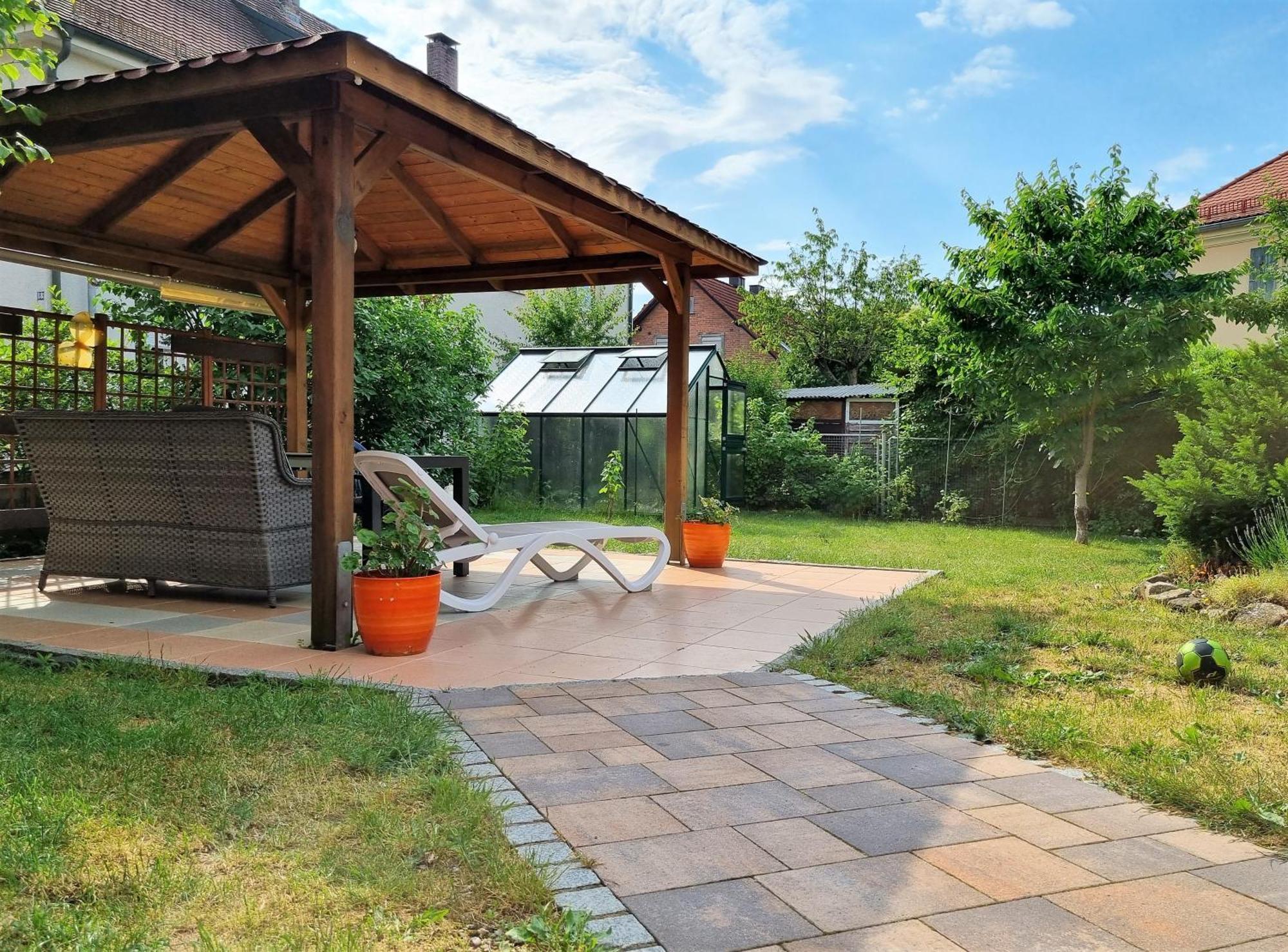 Apartment Bayreuth, Grosse Ferienwohnung Im Haus Mit Kunst, 3 Schlafzimmer, Kueche, Parkplatz Exterior foto